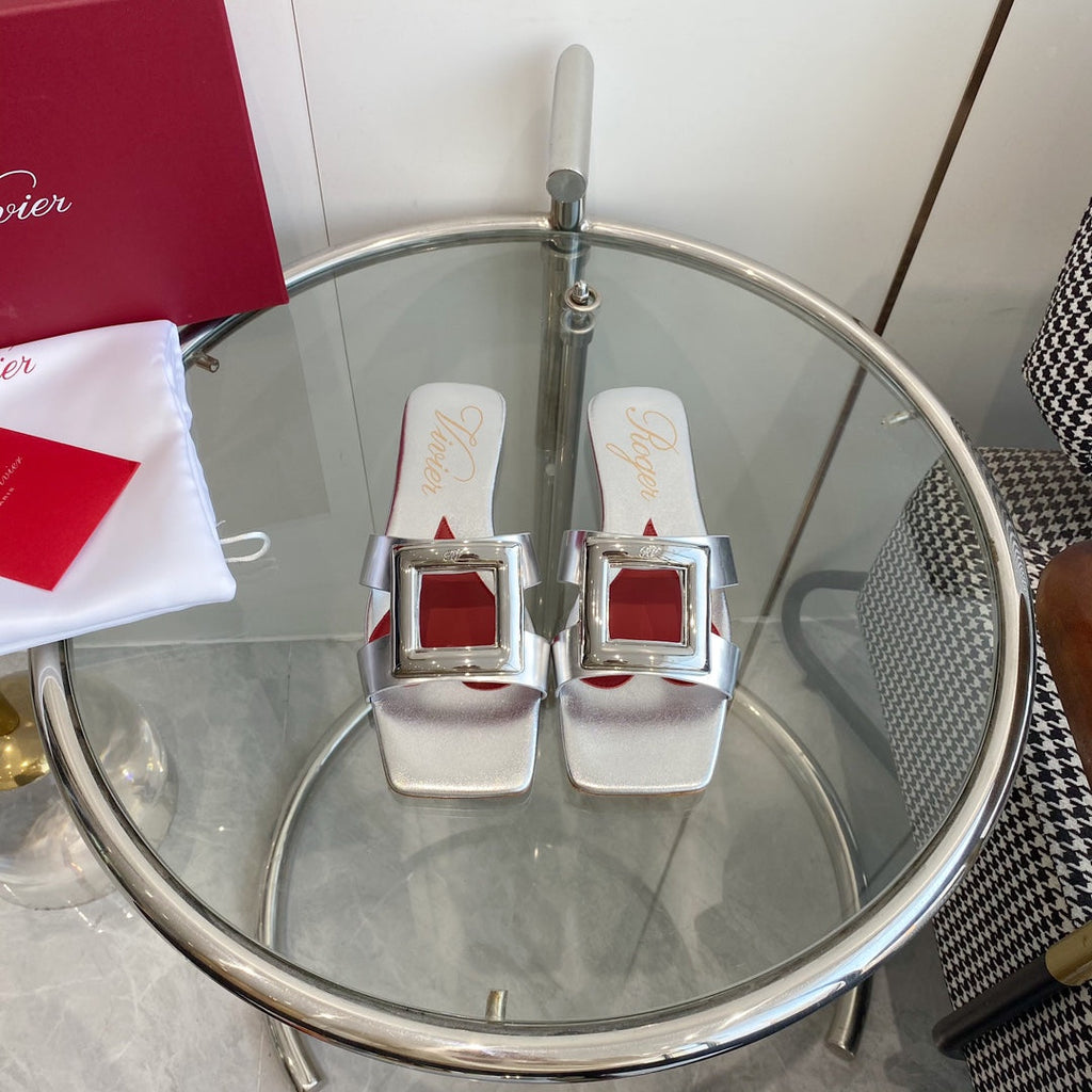VIV' BY THE SEA LOVE METAL MULES IN SILVER PATENT CALFSKIN