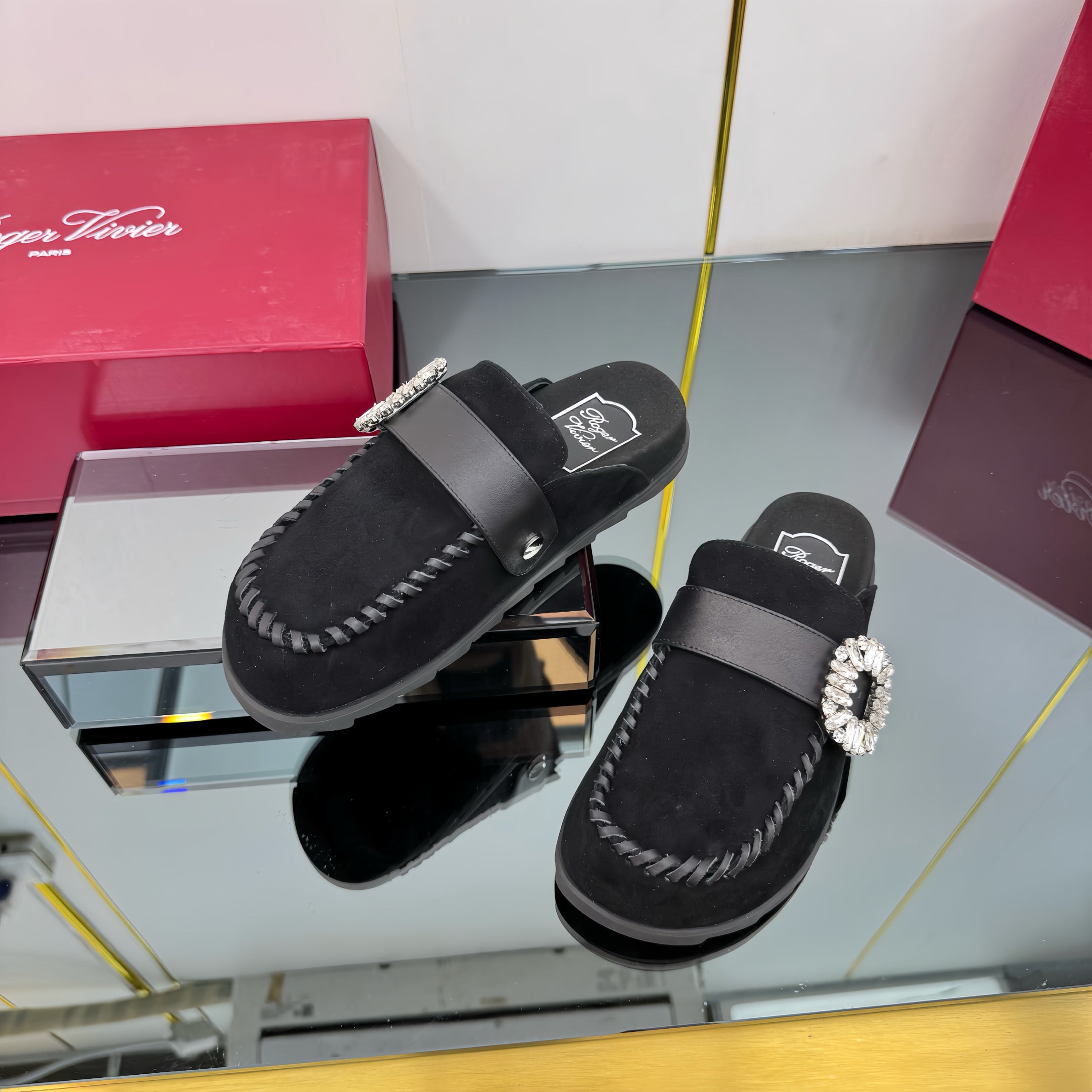 SLIDY VIV' MULES IN BLACK SUEDE