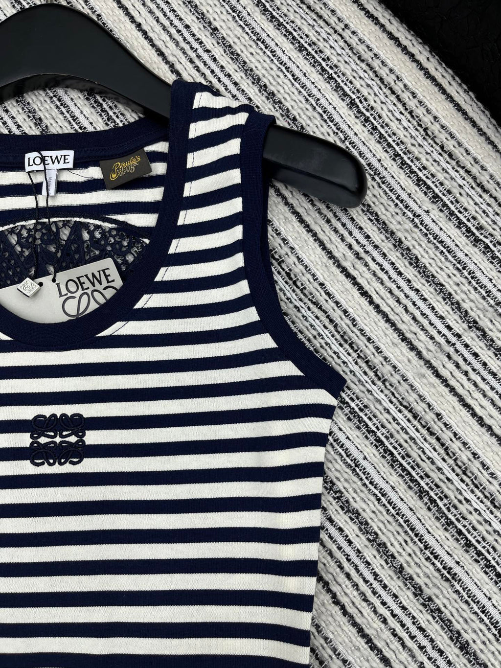 SLEEVELESS TOP WITH RAISED EMBROIDERY AND CREW NECK 267982