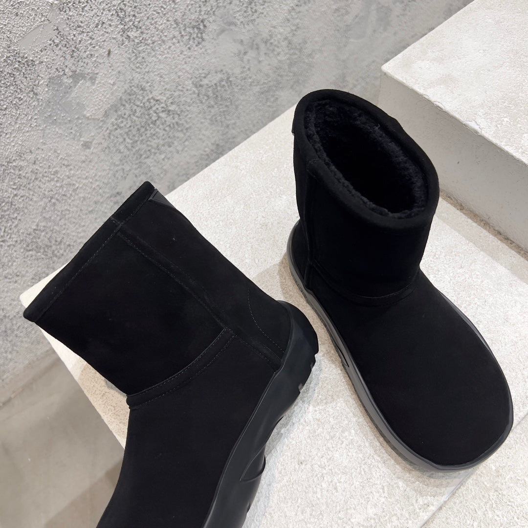 BOTTEGA VENETA SNAP ANKLE BOOT IN BLACK SUEDE AND SHEARLING LINING