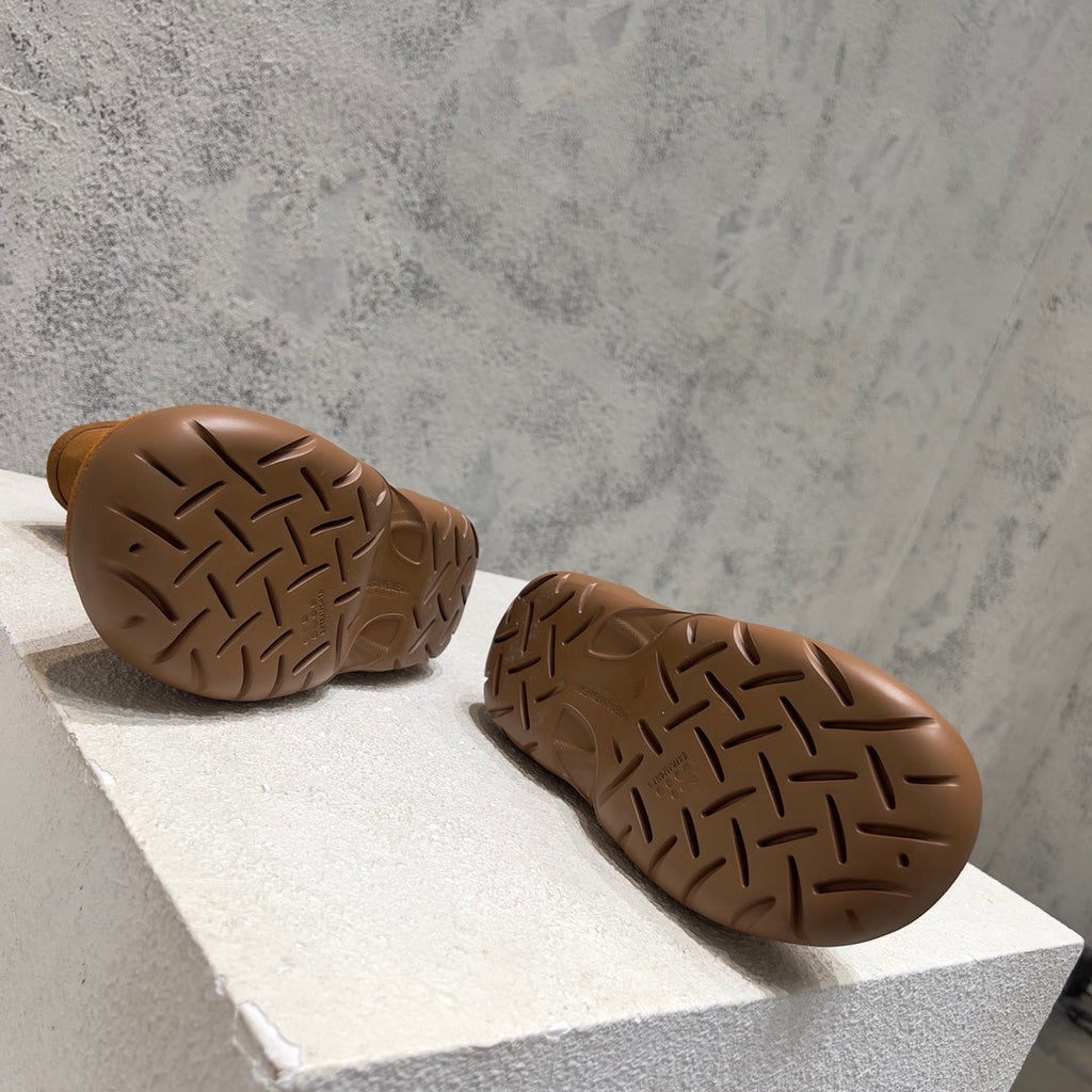 BOTTEGA VENETA SNAP ANKLE BOOT IN BRONZE BROWN SUEDE AND SHEARLING LINING