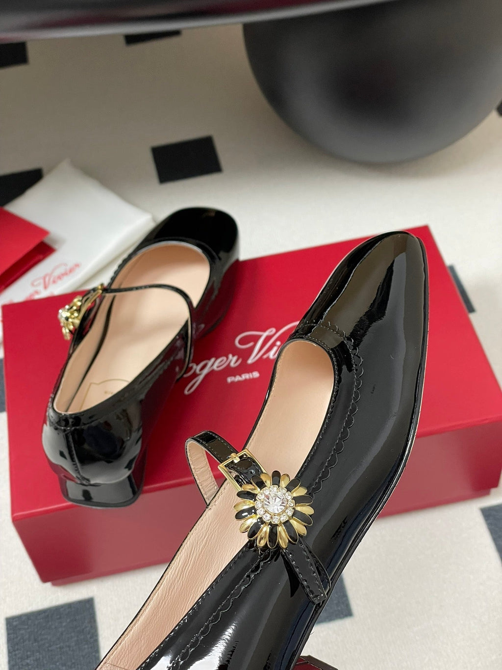 TRÈS VIVIER MARY JANE PUMPS IN BLACK PATENT CALFSKIN