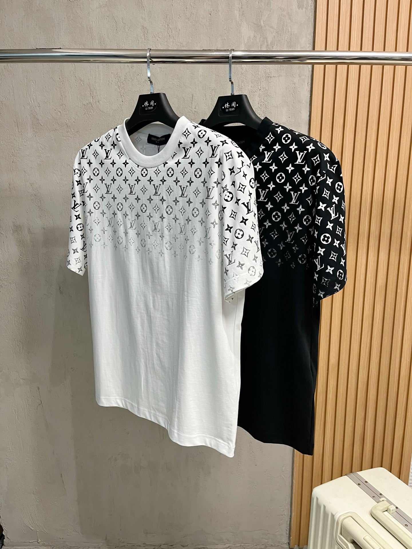 LOUIS VUITTON LV T-SHIRT IN WHITE MONOGRAM COTTON 238857